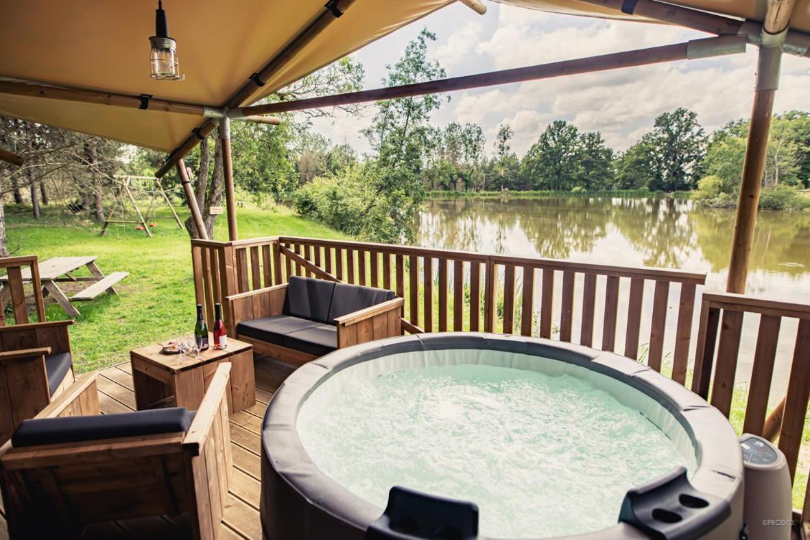 Tente Lodge Jacuzzi Privatif En Pleine Nature Thiel-sur-Acolin Bagian luar foto