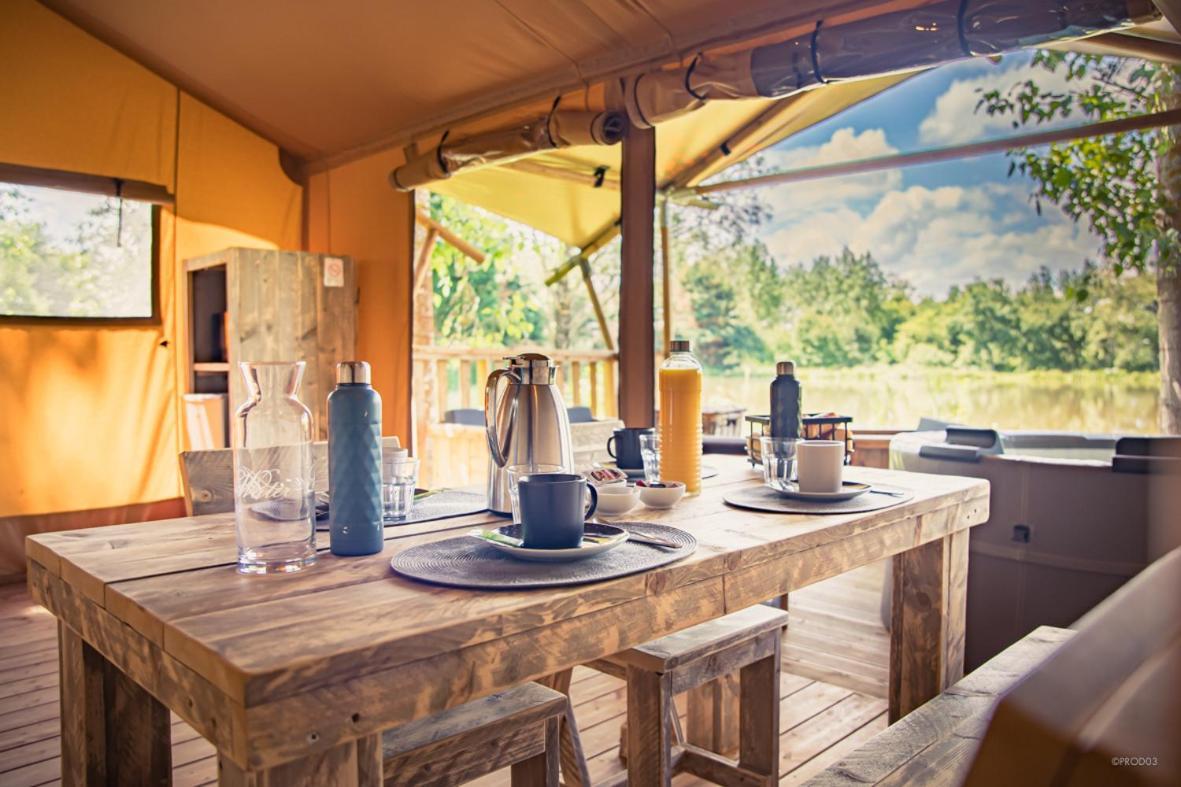 Tente Lodge Jacuzzi Privatif En Pleine Nature Thiel-sur-Acolin Bagian luar foto