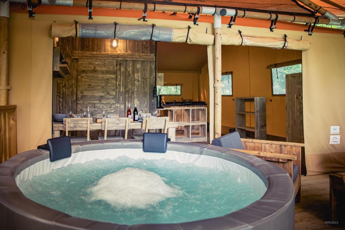 Tente Lodge Jacuzzi Privatif En Pleine Nature Thiel-sur-Acolin Bagian luar foto