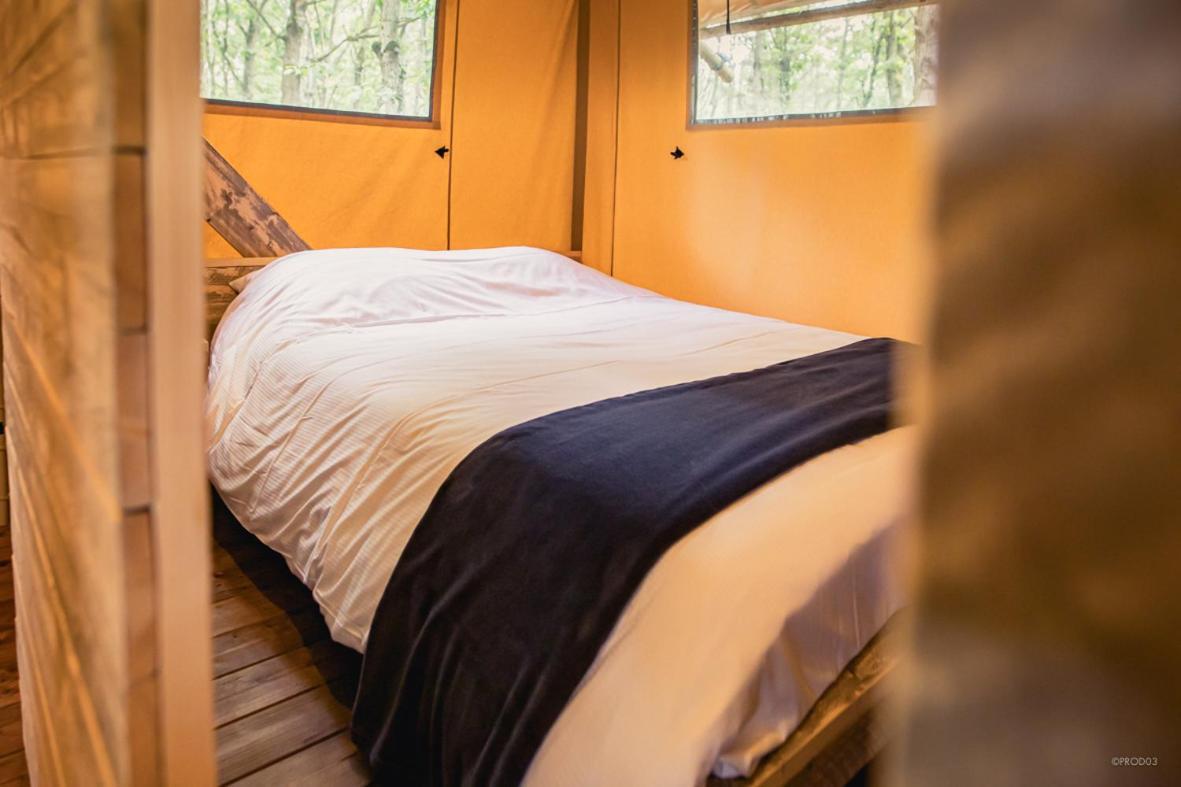 Tente Lodge Jacuzzi Privatif En Pleine Nature Thiel-sur-Acolin Bagian luar foto