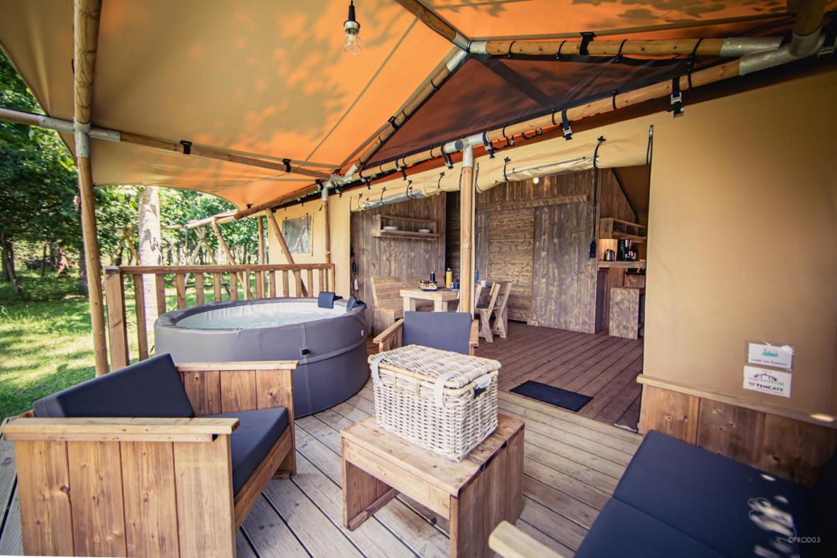 Tente Lodge Jacuzzi Privatif En Pleine Nature Thiel-sur-Acolin Bagian luar foto