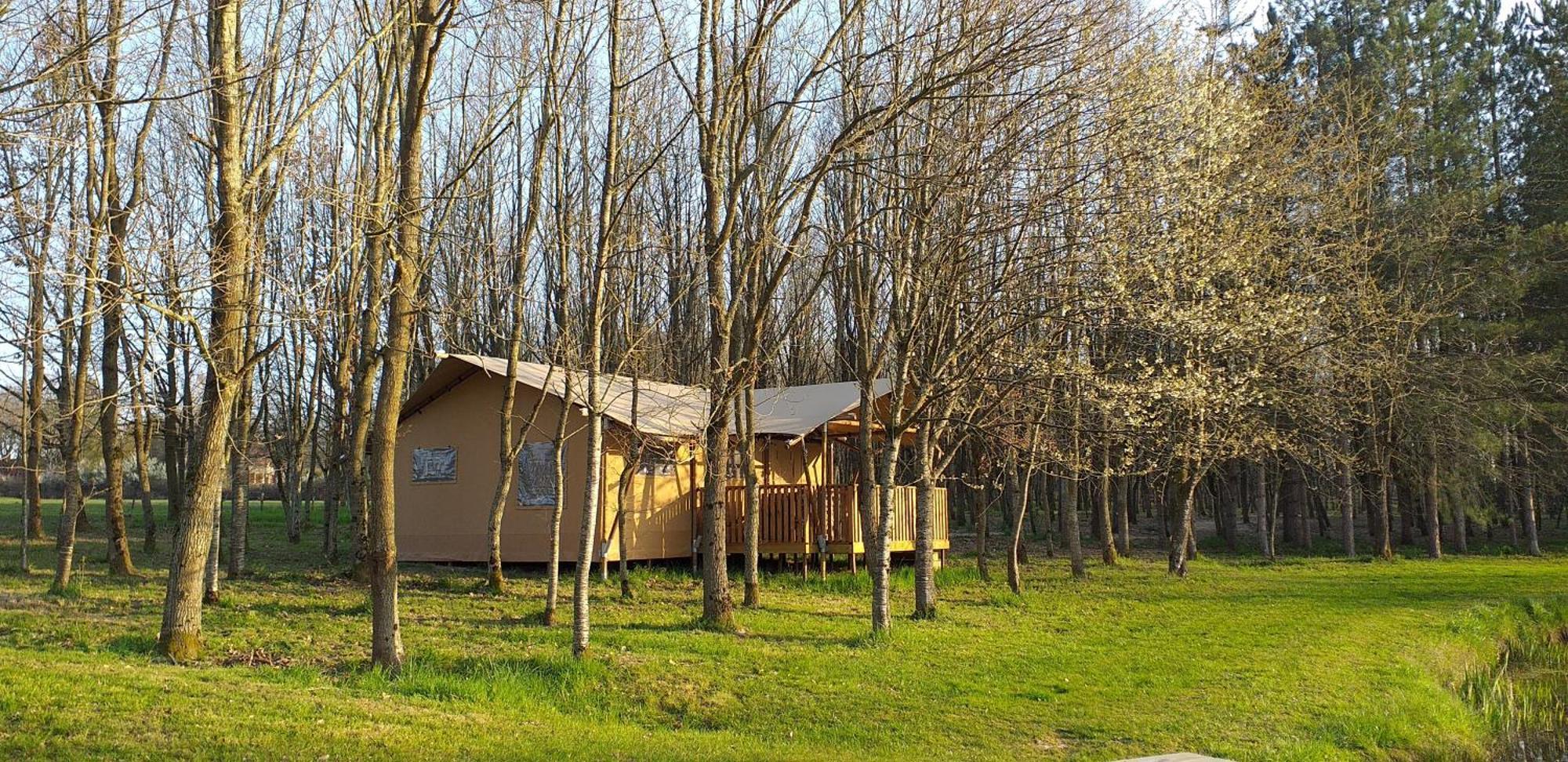 Tente Lodge Jacuzzi Privatif En Pleine Nature Thiel-sur-Acolin Bagian luar foto