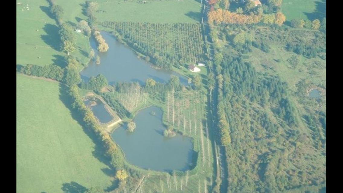Tente Lodge Jacuzzi Privatif En Pleine Nature Thiel-sur-Acolin Bagian luar foto