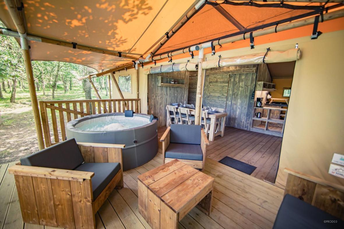 Tente Lodge Jacuzzi Privatif En Pleine Nature Thiel-sur-Acolin Bagian luar foto
